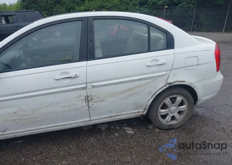 2006 Hyundai Accent Gls z USA, uszkodzony, nr VIN KMHCN46C56U056777
